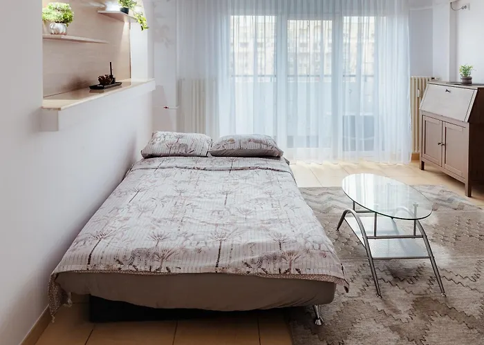 Close To The House Of Parliament And Old Town Bukurešť