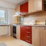 Apartment Close To The House Of Parliament And Old Town