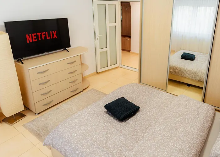 Апартаменти Close To The House Of Parliament And Old Town *